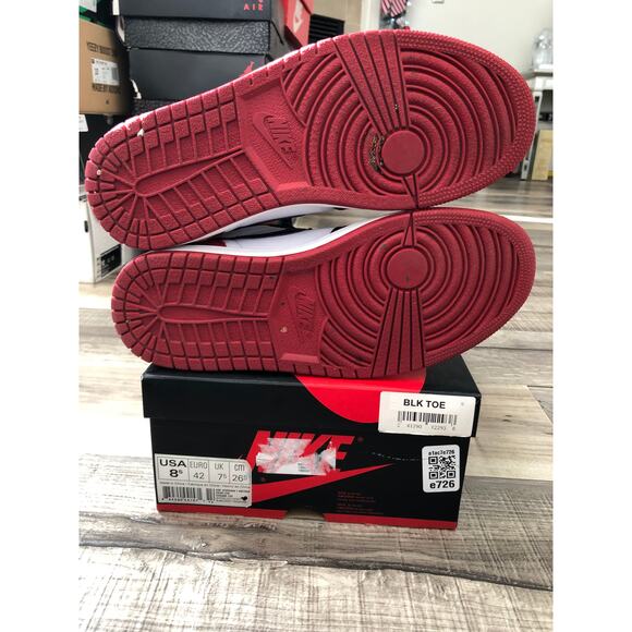 Air Jordan Retro 1 OG High Black Toe 2016 Size 8.5M With Box 555088-125 - Picture 5 of 9